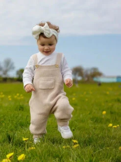 Annie & Charles® Gestrickte Hose Mit Latz Aus Bio-Baumwolle