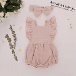 Annie & Charles® Baby Bloomer Mit Haarband Bio-Baumwolle -Annie & Charles 14 816df796 de32 4c90 b5cc 9779463bd123 Photoroom