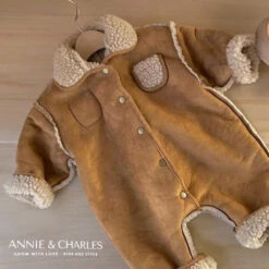 Annie & Charles® Kinder Lammfell Wende-Overall