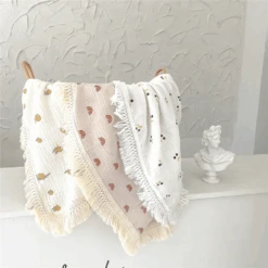 Annie & Charles® Gemusterte Musselin-Decke -Annie & Charles 1 9f154dcd 38d7 4206 bbb1 1de7b8f38b6e