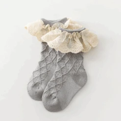 Annie & Charles® Baby Socken Mit Rüschchen -Annie & Charles 3 d6f64bec 702c 4056 b9c0 34c55398b646