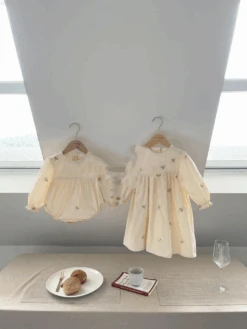 Annie & Charles® Süßes Baby Kleid -Annie & Charles 4 6499f827 a149 4e57 92a0 bd5ab2d0cf46