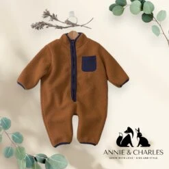 Annie & Charles® Fleece Anzug -Annie & Charles 4 d8cfe150 f697 4640 ad7c 7d8aea43f02b Photoroom