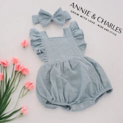 Annie & Charles® Baby Bloomer Mit Haarband Bio-Baumwolle -Annie & Charles 6 306d6e48 bfbd 4971 b238 8009005831cc Photoroom