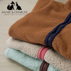 Annie & Charles® Fleece Anzug -Annie & Charles 6 b4f08561 f564 409b b19e 6cf749bf5f15 Photoroom