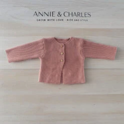 Annie & Charles® Fein Gestrickte Jacke Aus Bio-Baumwolle -Annie & Charles 7 c3fd3a89 7420 4eba bca6 1a9387f32619 Photoroom
