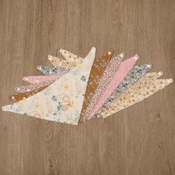 Annie & Charles® Dreieckstuch Aus Bio-Baumwolle -Annie & Charles Bildschirmfoto2021 06 04um09.23.16