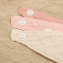 Annie & Charles® Dreieckstuch Aus Bio-Baumwolle -Annie & Charles Bildschirmfoto2021 06 04um09.23.30