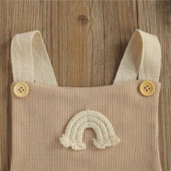 Annie & Charles® Regenbogen Latz-Einteiler -Annie & Charles H152e6bbabf014e15bce8488bea1ce587a