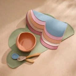 Annie & Charles® Baby Kinder Tischmatte Wölkchen -Annie & Charles H2fb3d3dcf2ff4bc59a591368762a96c9j