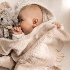 Annie & Charles® Musselin-Decke Mit Rüschenrand