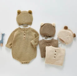 Annie & Charles® Gestrickter Einteiler Mit Häubchen